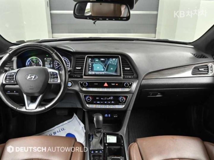Hyundai Sonata New Rise Hybrid 2.0 HEV Premium 8