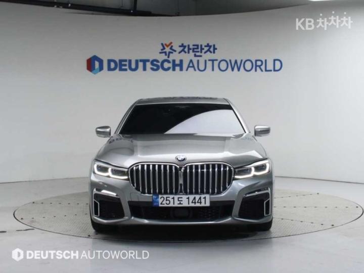 BMW 7 Series G11 745Le sDrive M Sport 4