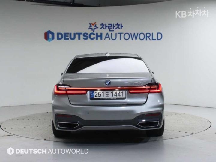 BMW 7 Series G11 745Le sDrive M Sport 5