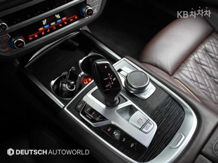BMW 7 Series G11 745Le sDrive M Sport 10