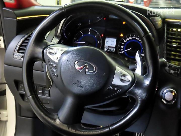 Infiniti FX 30d 9