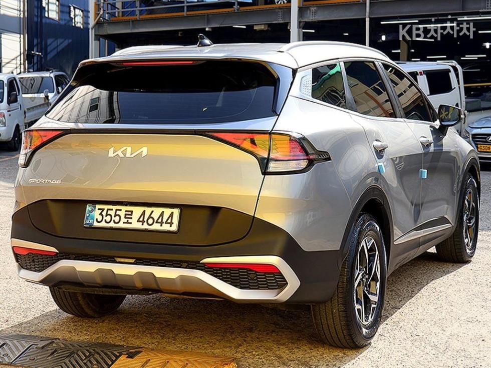 2023 - kia sportage