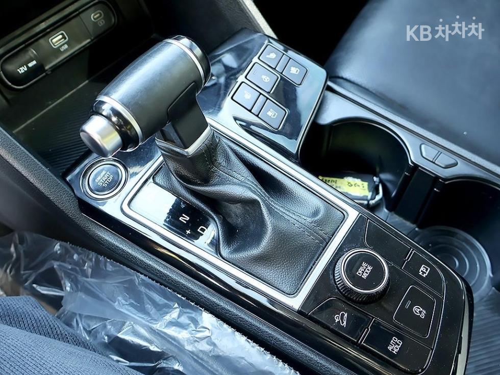 2023 - kia sportage