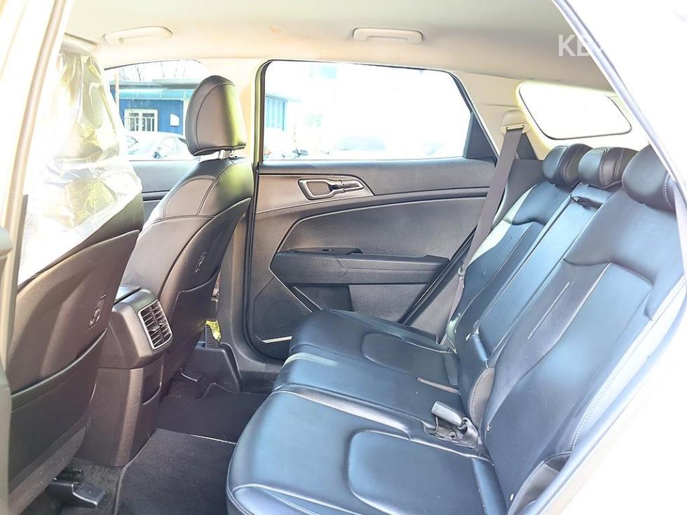2023 - kia sportage