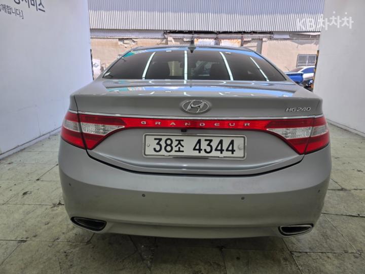 Hyundai Grandeur HG HG240 Luxury 6
