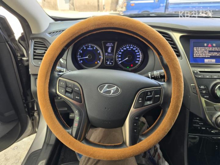 Hyundai Grandeur HG HG240 Luxury 9