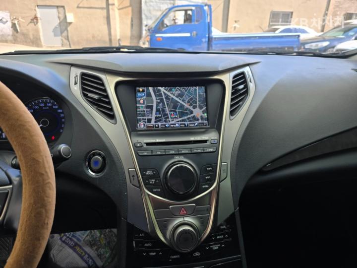 Hyundai Grandeur HG HG240 Luxury 10