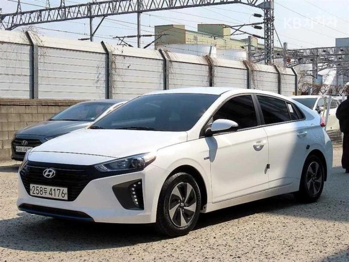 Hyundai IONIQ I 3