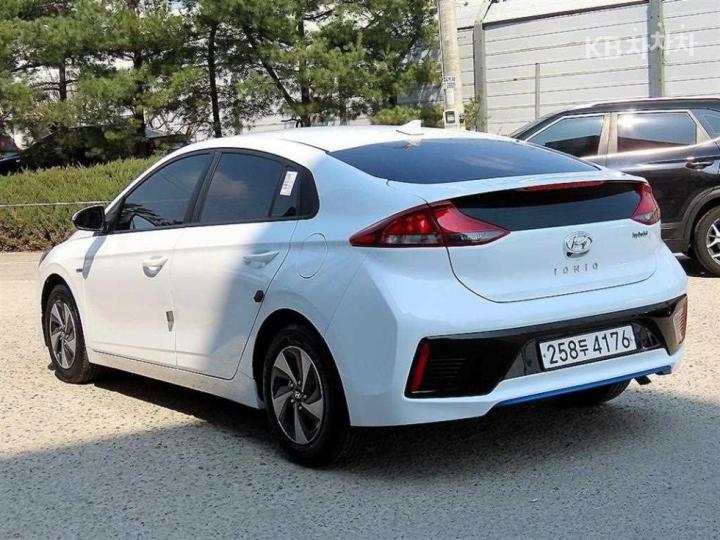 Hyundai IONIQ I 4