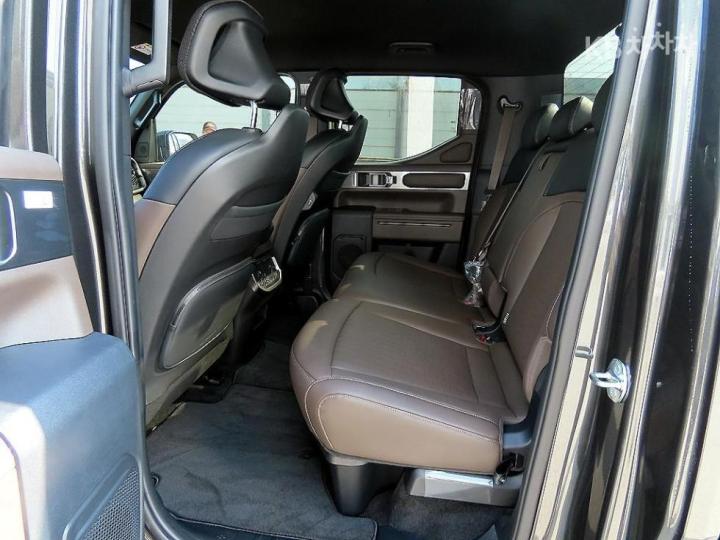 Kia Tasman G2.5 T-GDI 4WD Adventure 8