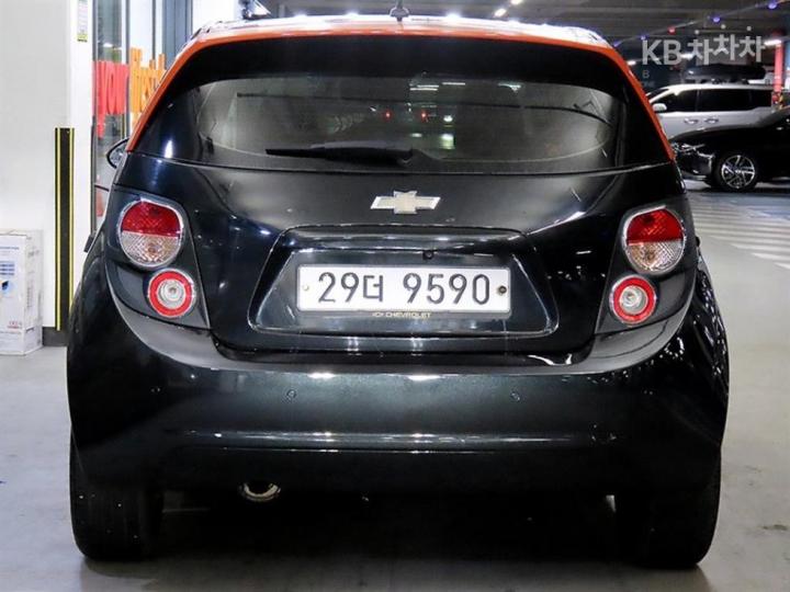 Chevrolet Aveo Hatchback LS Edition 6