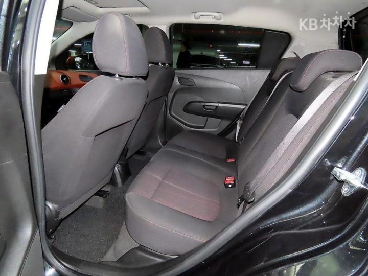 Chevrolet Aveo Hatchback LS Edition 8