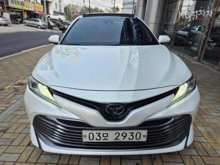 Toyota Camry XV70 2.5 Base Type