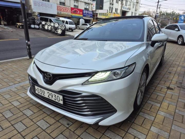 Toyota Camry XV70 2.5 Base Type 4
