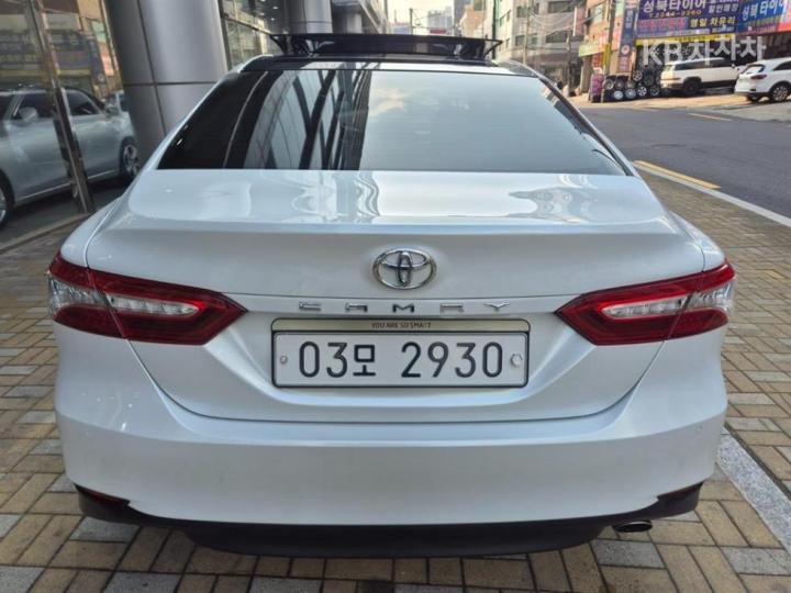 Toyota Camry XV70 2.5 Base Type 5