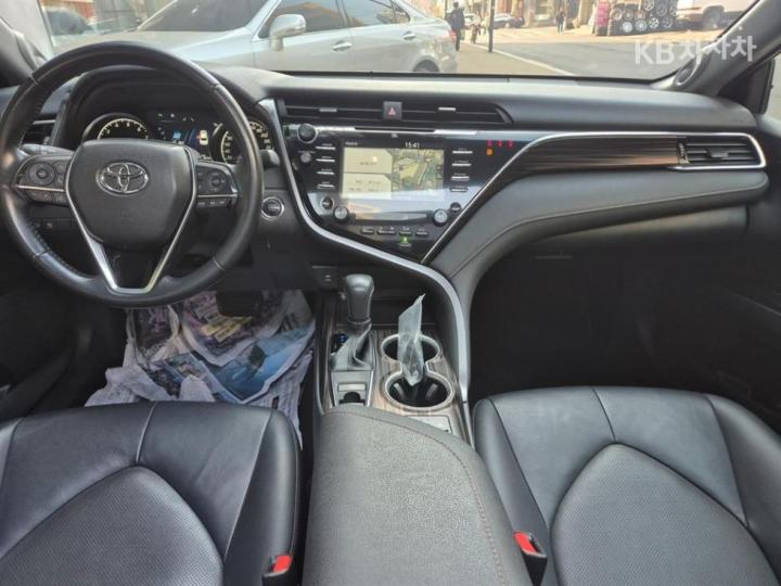 Toyota Camry XV70 2.5 Base Type 6