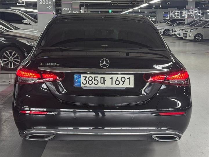 Mercedes-Benz E-Class W213 E300e 4MATIC Exclusive 6