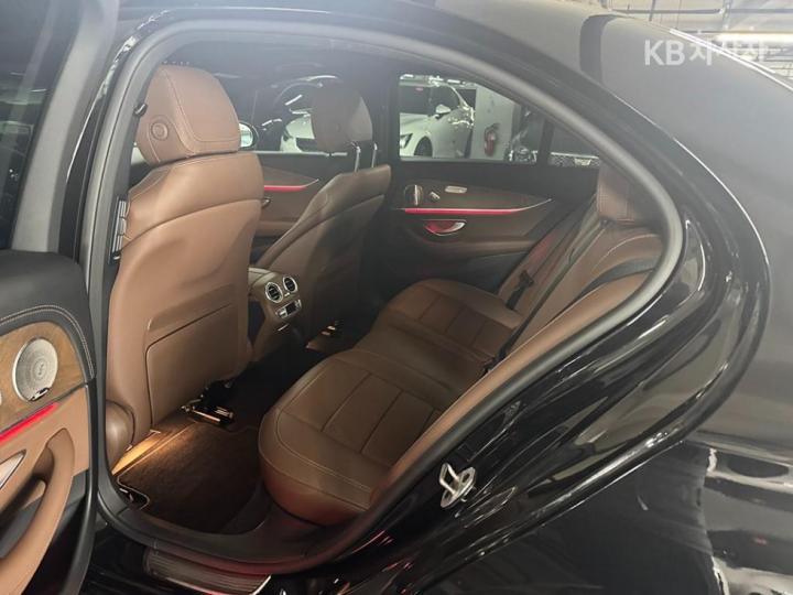 Mercedes-Benz E-Class W213 E300e 4MATIC Exclusive 8