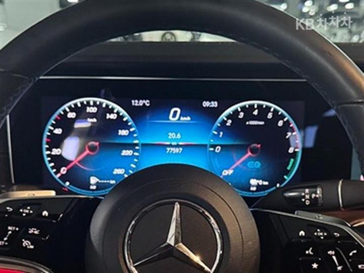 Mercedes-Benz E-Class W213 E300e 4MATIC Exclusive 10