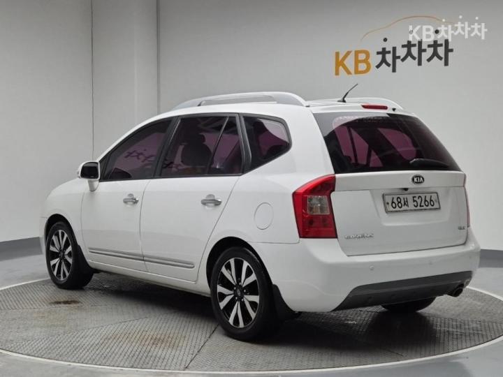 Kia Carens New 2.0 LPI GLX Top Model 3