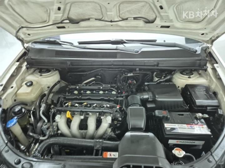 Kia Carens New 2.0 LPI GLX Top Model 6