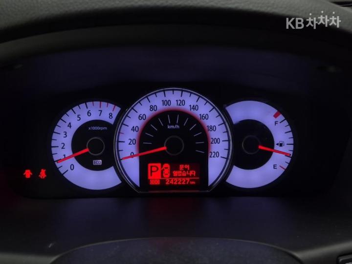 Kia Carens New 2.0 LPI GLX Top Model 7