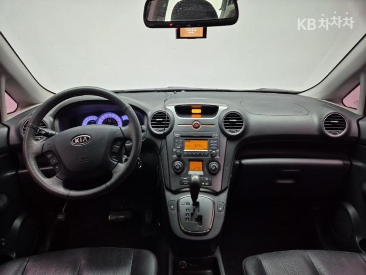 Kia Carens New 2.0 LPI GLX Top Model 8
