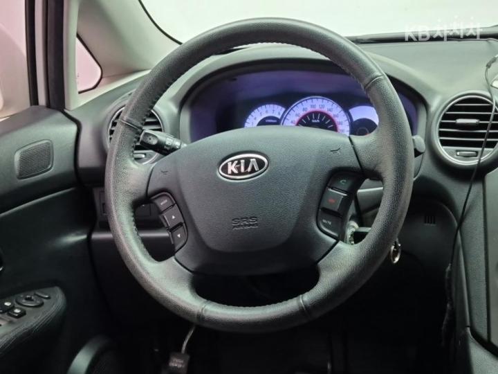 Kia Carens New 2.0 LPI GLX Top Model 10