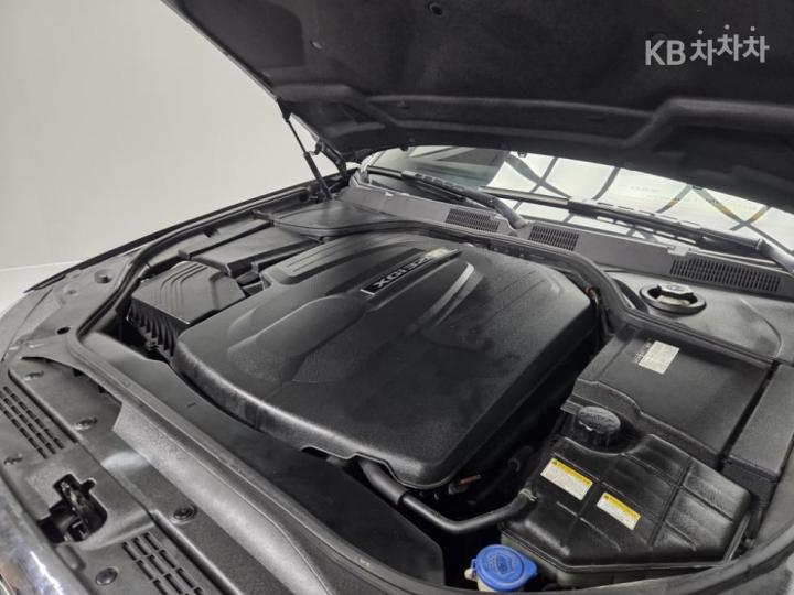 KG Mobility (Ssangyong) Chairman W CW600 Luxury 8