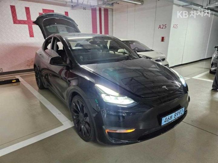 Tesla Model Y Performance 3
