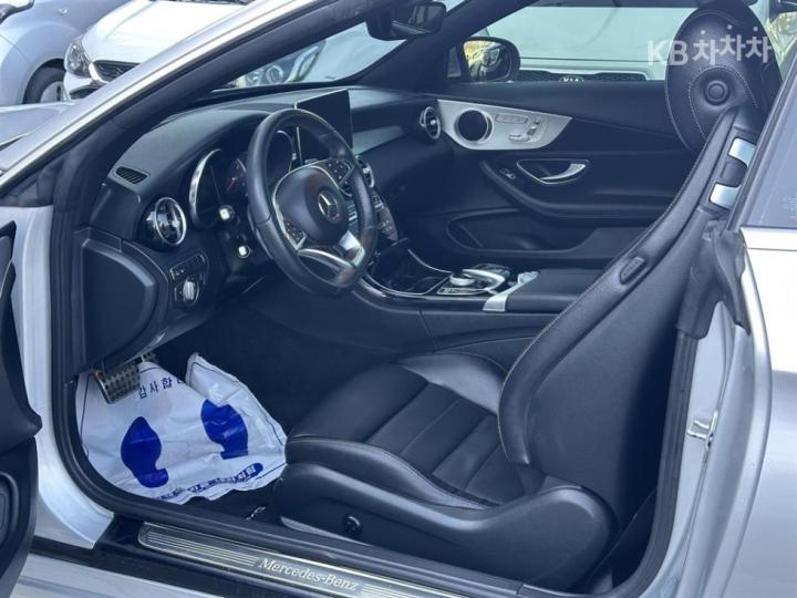 Mercedes-Benz C-Class C200 Cabriolet 9