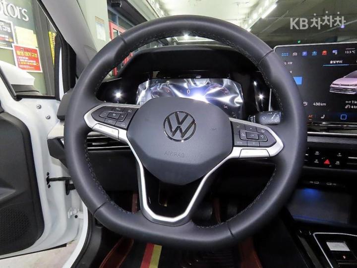 Volkswagen Golf The 8 MK8 2.0 TDI Prestige 9