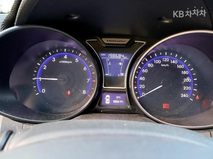 Hyundai Veloster Turbo GDi Extreme Blue Package 7