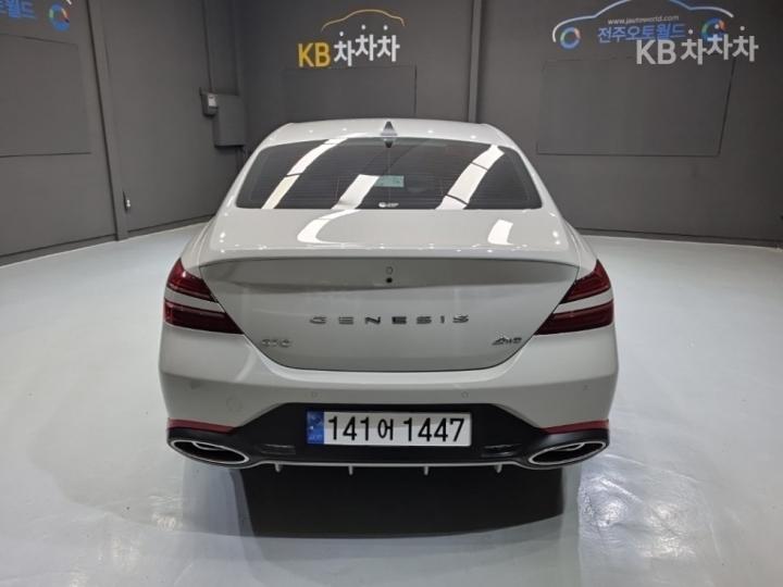 Genesis G70 2.5T AWD Standard 4