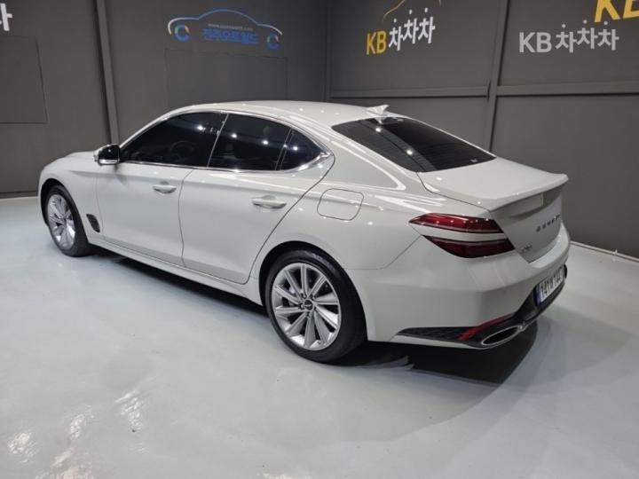 Genesis G70 2.5T AWD Standard 5