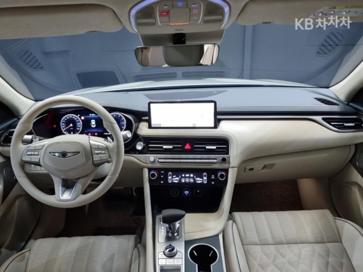 Genesis G70 2.5T AWD Standard 8