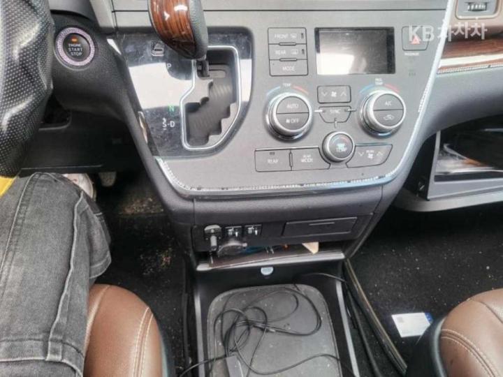 Toyota Sienna 3.5 AWD A/ T 8