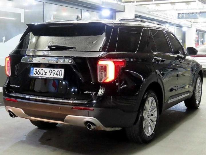 Ford Explorer Gasoline Turbo 2.3 AWD Limited 5