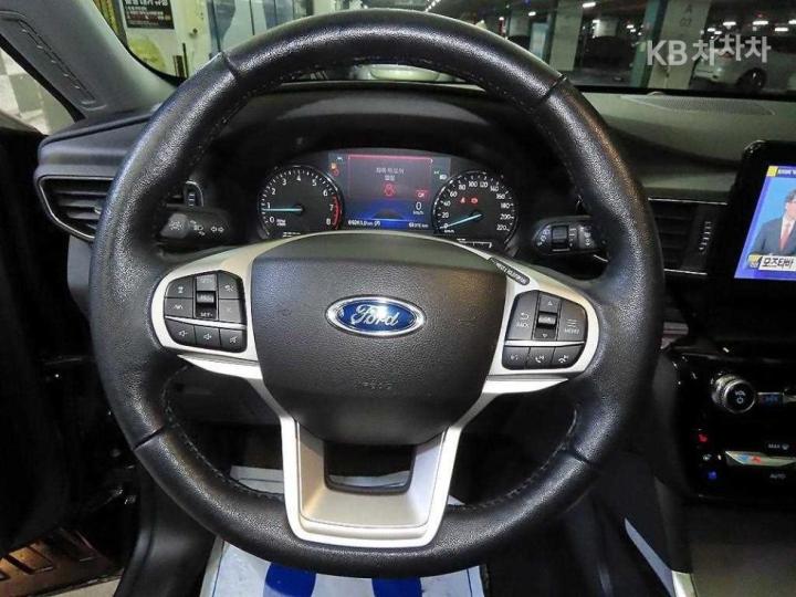 Ford Explorer Gasoline Turbo 2.3 AWD Limited 9