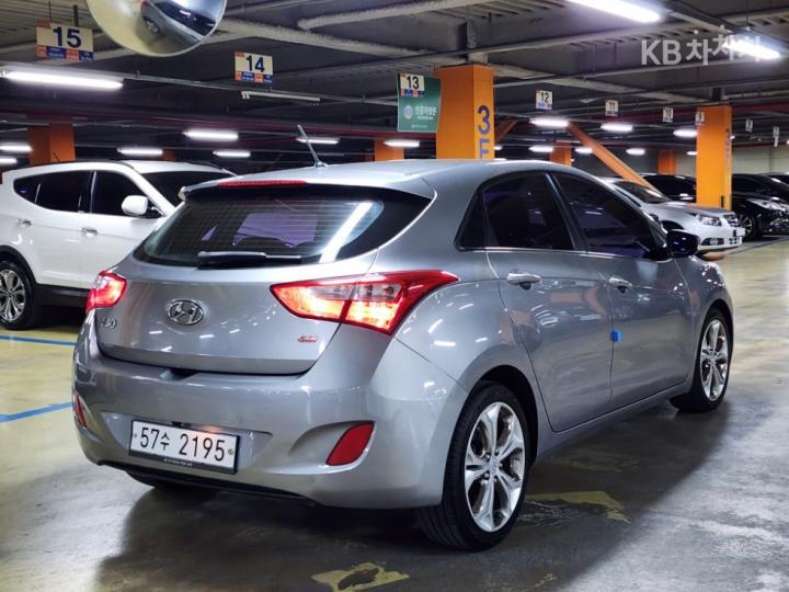 Hyundai i30 New 1.6 GDI Unique 4