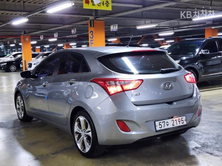 Hyundai i30 New 1.6 GDI Unique 5