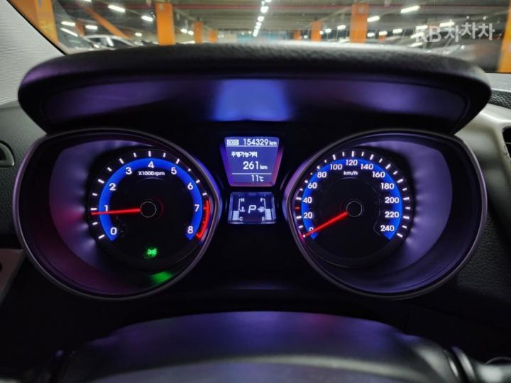 Hyundai i30 New 1.6 GDI Unique 6