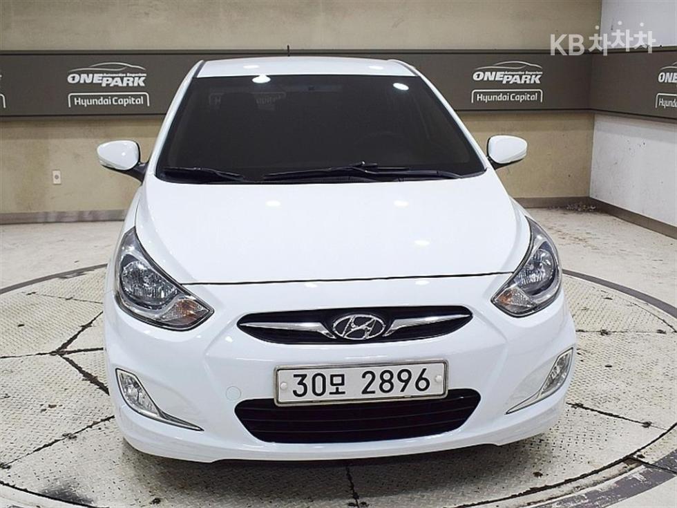 2012 - hyundai accent