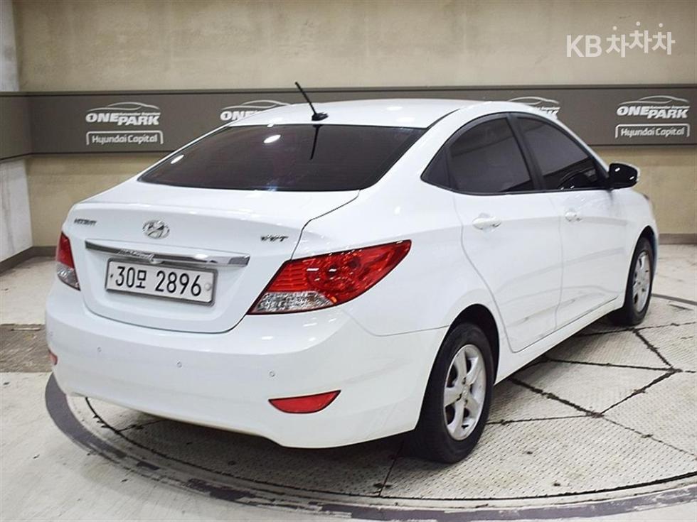 2012 - hyundai accent