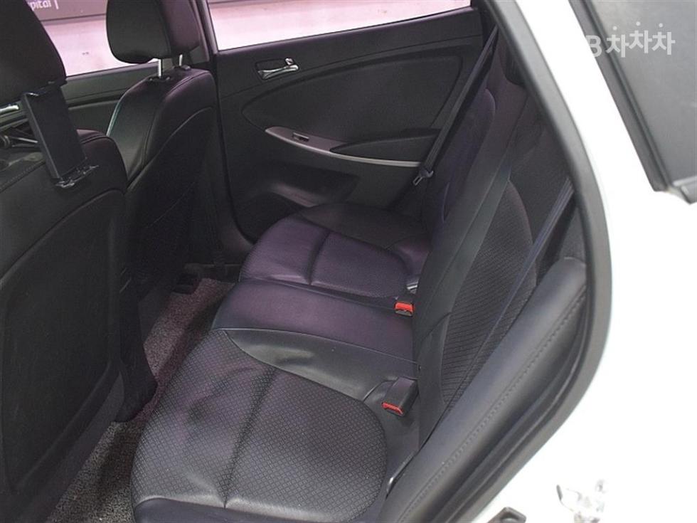 2012 - hyundai accent