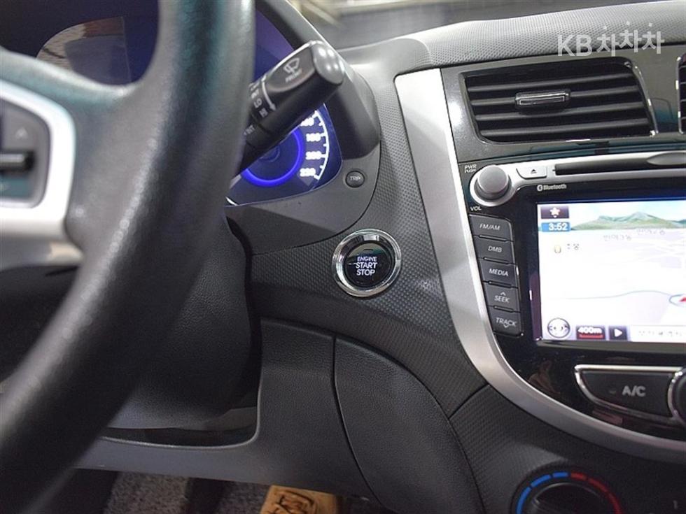 2012 - hyundai accent