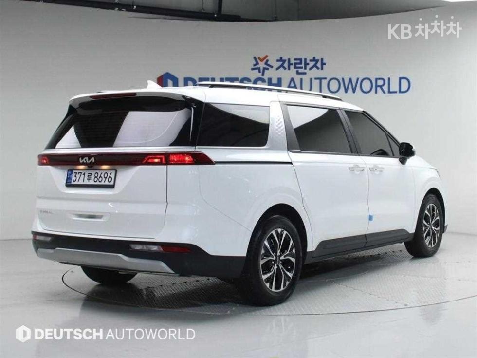 2023 - kia carnival