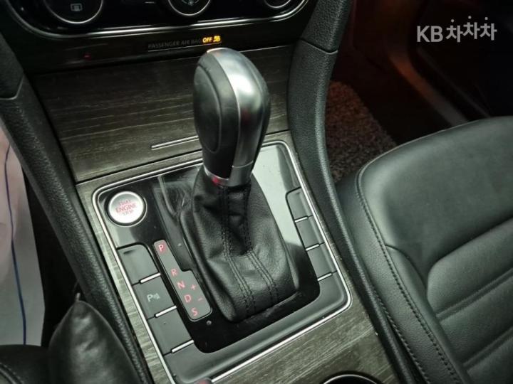 Volkswagen Passat 2.0 TSI 9