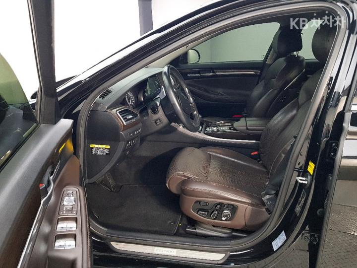 Genesis EQ900 3.3 T-GDI AWD Premium Luxury 9