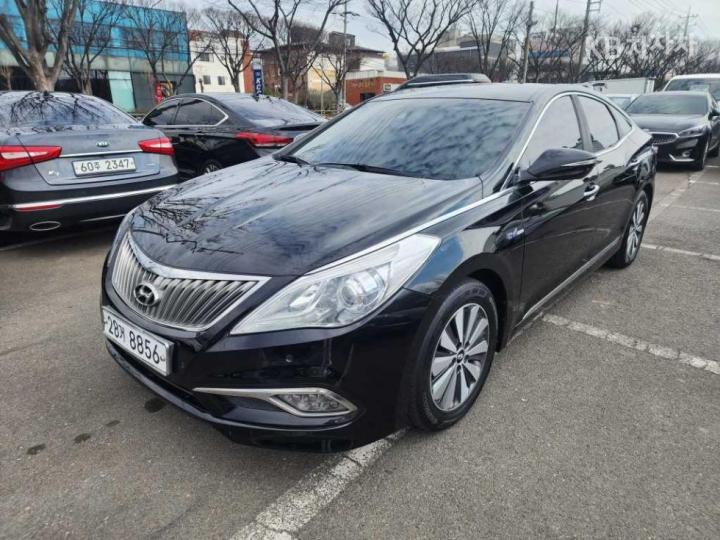 Hyundai Grandeur Hybrid Premium 6